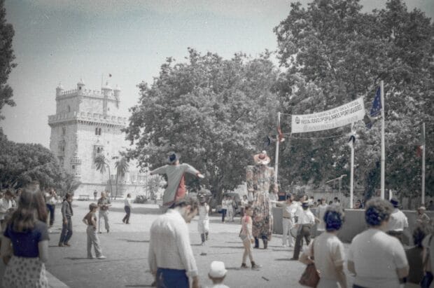 gigantones na Torre de Belém